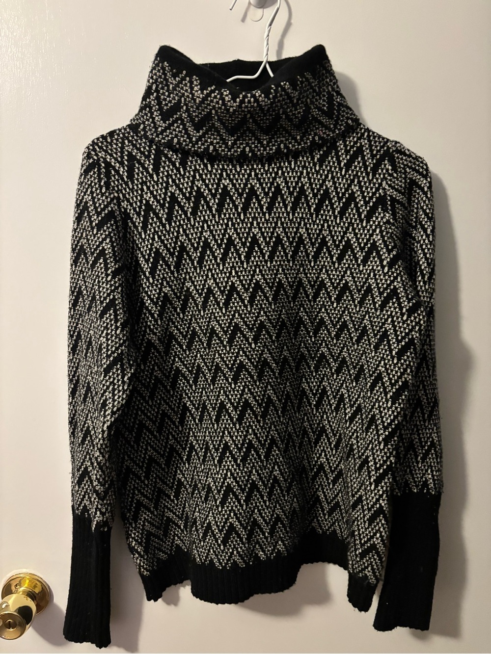 Retro Quiet Luxury Vintage Ellen Tracy Feminine Chevron Turtleneck Sweater Med.